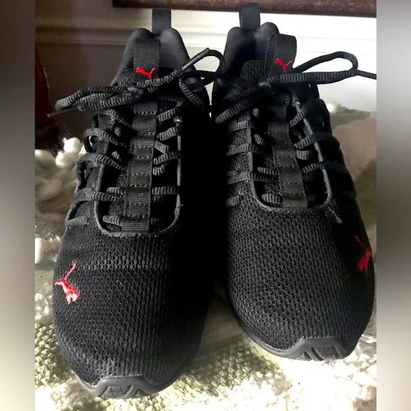 Puma Running Shoes NWOT ❤️🖤 - Picture 2 of 8